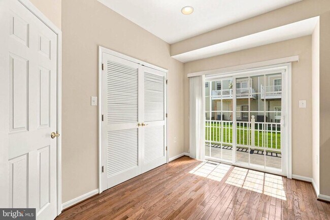 Building Photo - 107 Hearth Ct