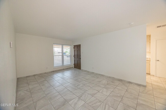 Building Photo - 8307 Mettler Dr