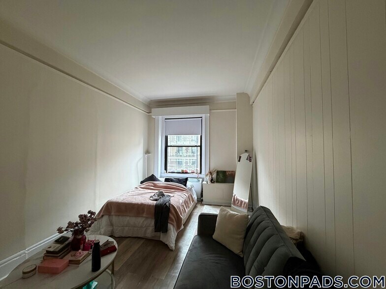 Building Photo - 62 Boylston St