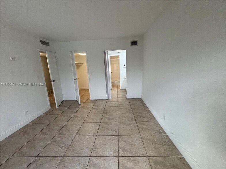 Building Photo - 5231 Geneva Way