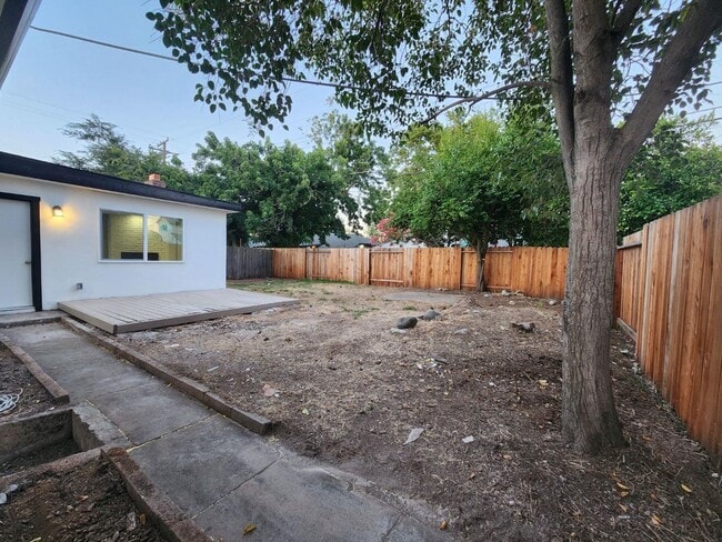 Building Photo - Charming 3-Bedroom Home for Rent in a Quie...