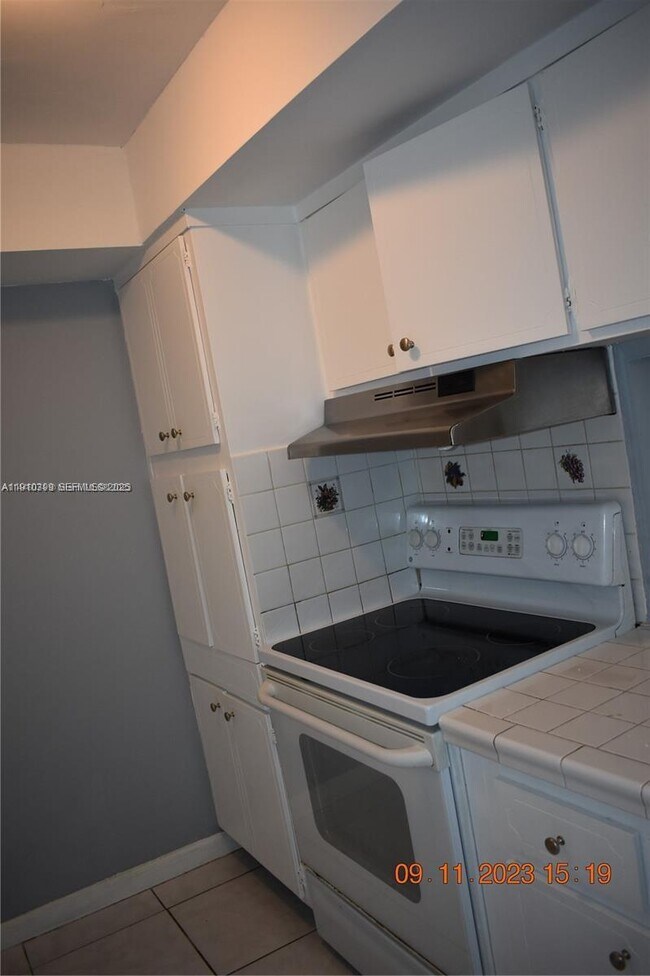 Building Photo - 1885 NE 121st St