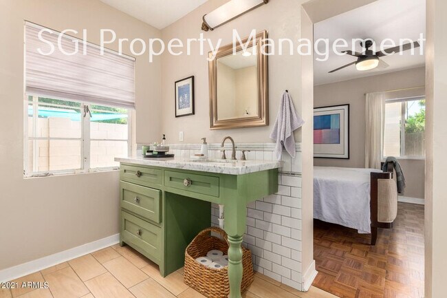 Building Photo - 1315 W Holly St