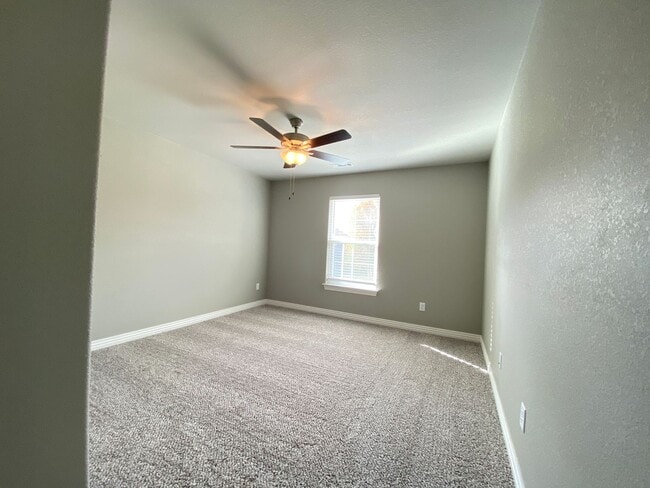 Building Photo - 2049 N Penelope Ln