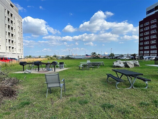 Building Photo - 90 Bay Street Landing