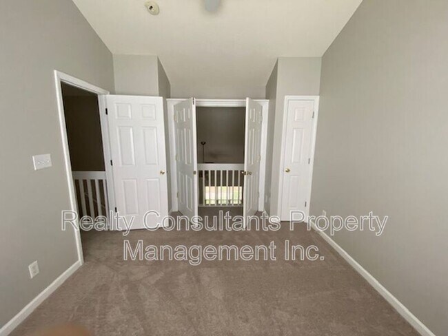 Building Photo - 96 Tannenbaum Cir