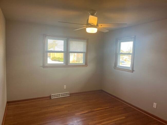 Building Photo - 2006 White St