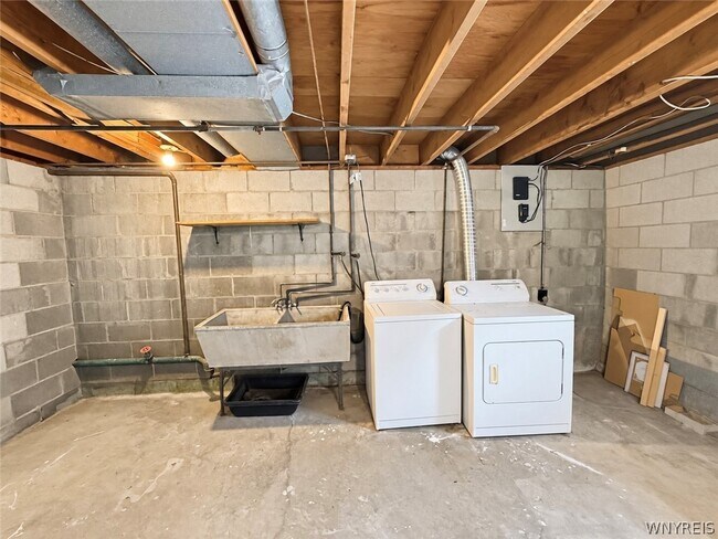 Building Photo - 220 Garden Pkwy