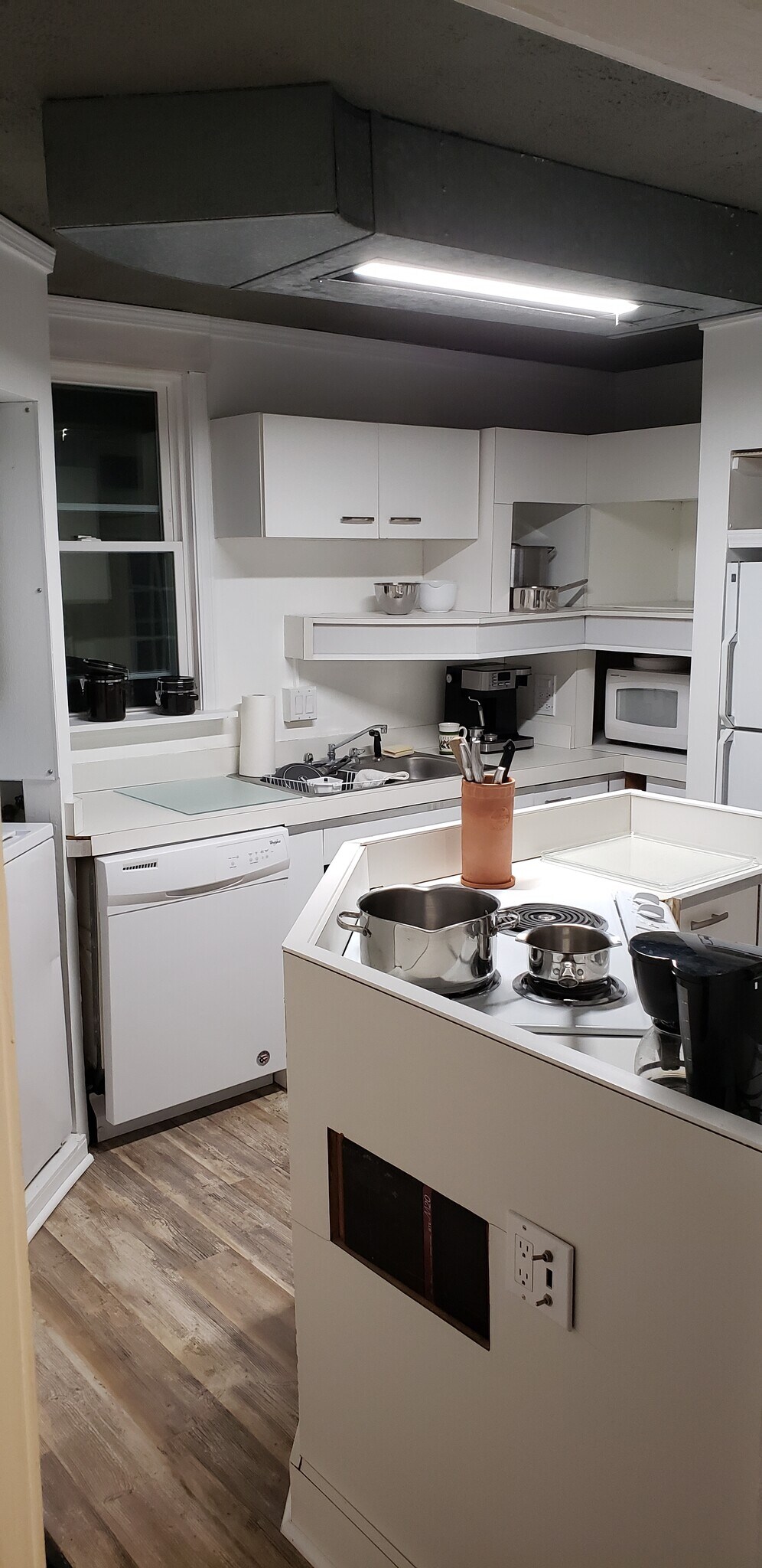 Cool retro kitchen - 351 Old Gilkeson Rd