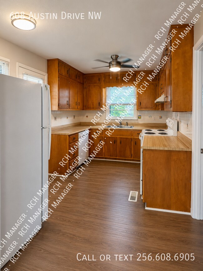 Building Photo - 608 Austin Dr NW
