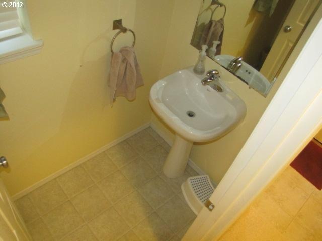 Guest bath on first floor - 17139 SW Berkeley Ln