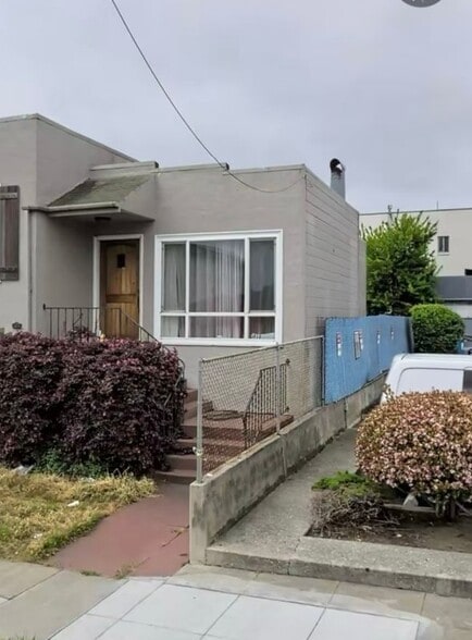 Building Photo - 437 Mastick Ave