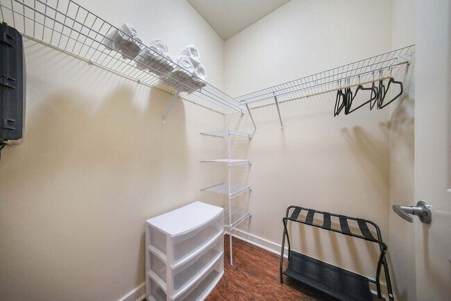 Building Photo - 1700 W Cleveland St