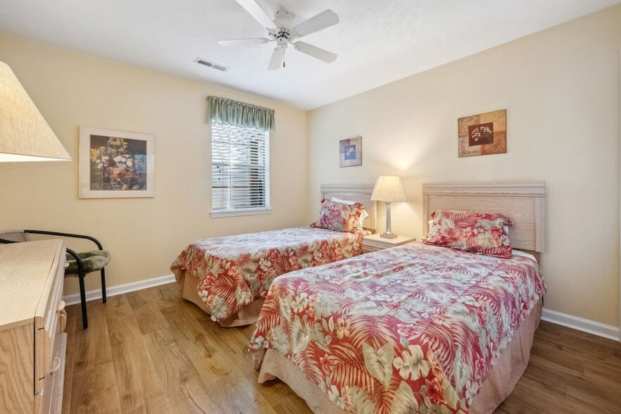 Building Photo - 22 Greenbriar Ave