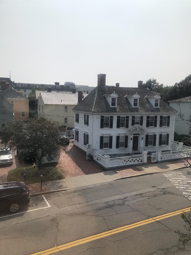 Building Photo - 59 Deer St