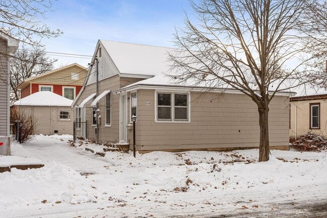 Building Photo - Charming 3 bed/1 bath home in La Crosse