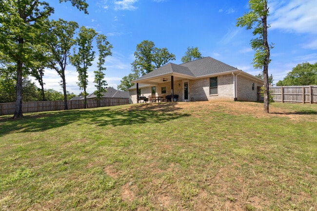 Building Photo - 19379 Cedarpark Pl
