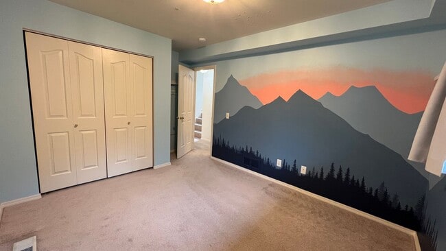 Building Photo - (3) Bedroom, (2) Bathroom Townhouse in Ind...