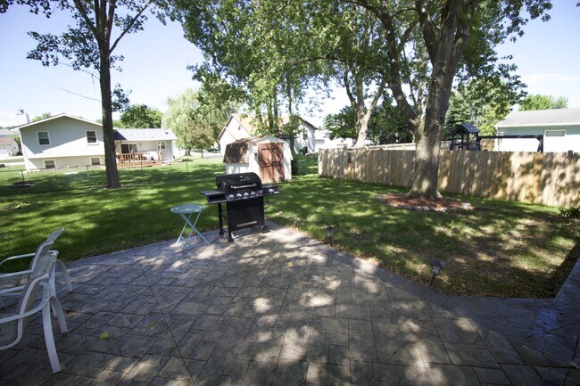 Building Photo - 2812 Stonebridge Dr