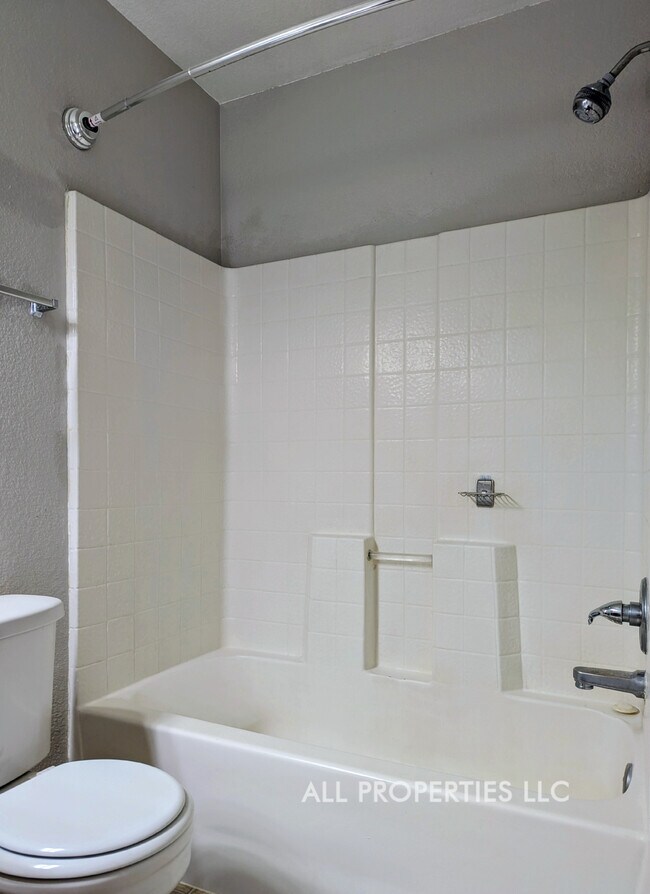 Building Photo - 1617 W 39th Ave