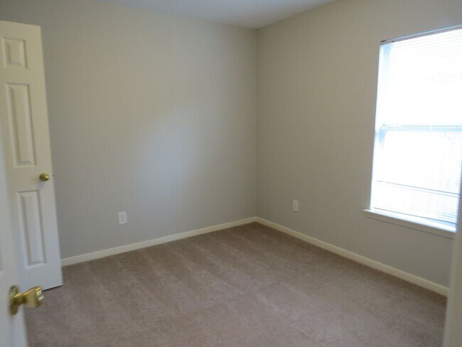 Building Photo - For Lease | 3 Bed, 2 Bath | 1,066 Sq Ft | Beer Creek Meadows|