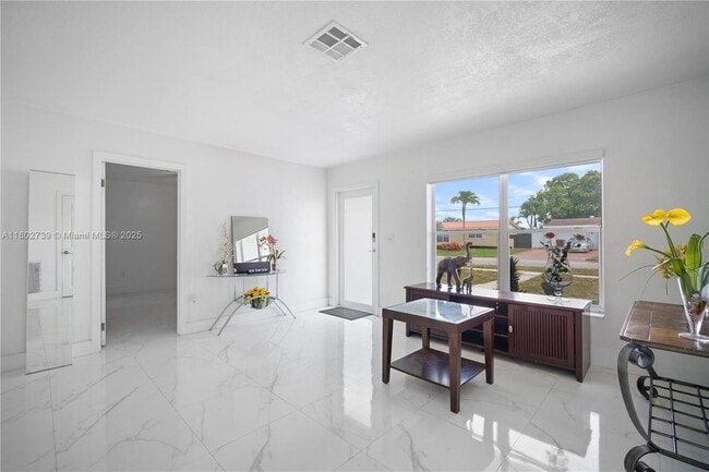 Building Photo - 1314 W 80th St
