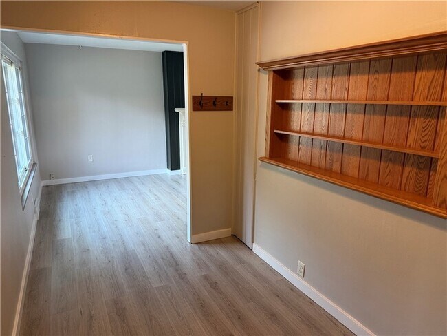 Building Photo - 300 Taylor St