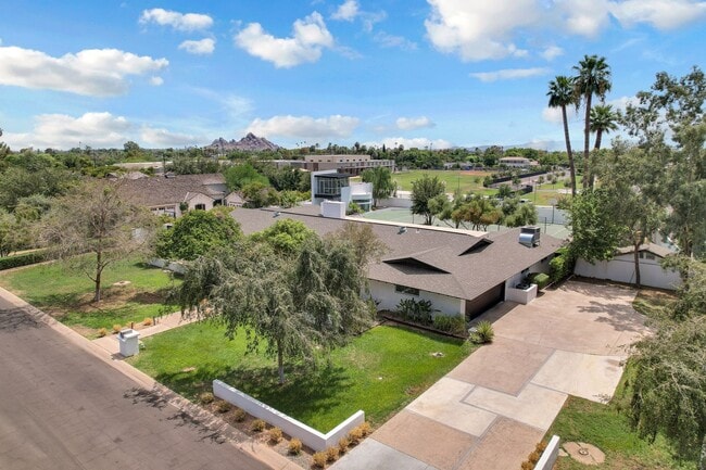 Building Photo - Mid-century modern home in Arcadia with pr...