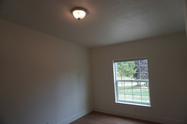Building Photo - 27413 NE Falls Rd