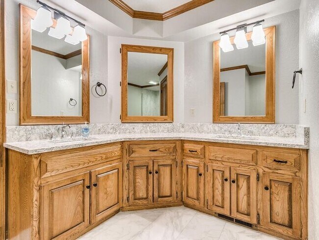 Building Photo - *Rare Find* Stunning Brookhaven 4 Bed 2.5 ...