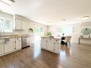 Building Photo - 450 NE Riverhill Dr