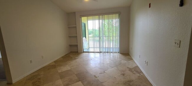 Building Photo - Spacious 2-Bed, 2-Bath Condo with Water Vi...