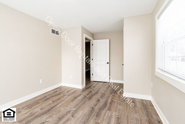 Building Photo - 4 bedroom home now available! ***MOVE IN RENT SPECIAL $500 OFF FIRST MONTH'S RENT!!!***