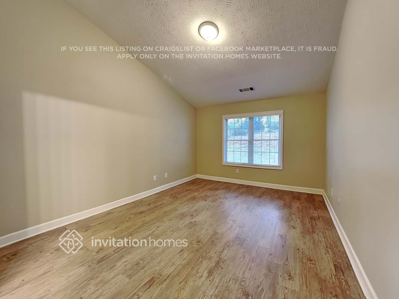 Building Photo - 2825 Maple Vista Ln SW
