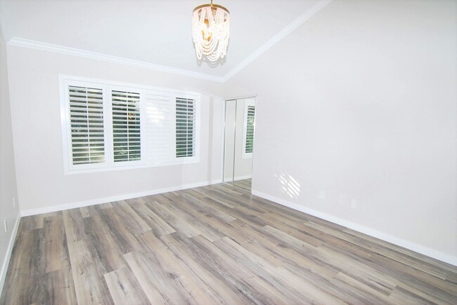 Building Photo - Stunning Fully Remodeled Condo in Costa Mesa
