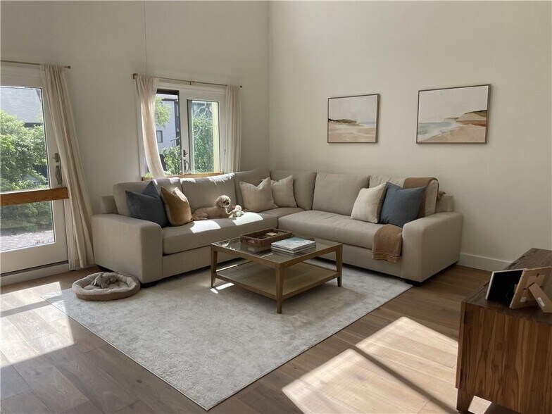 Building Photo - 310 Swans Wharf Row