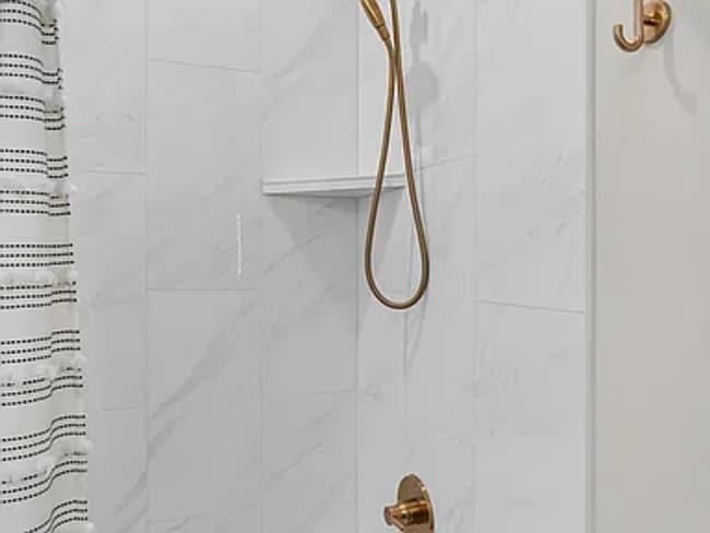 Building Photo - Luxury Living in Reed’s Crossing – Designe...