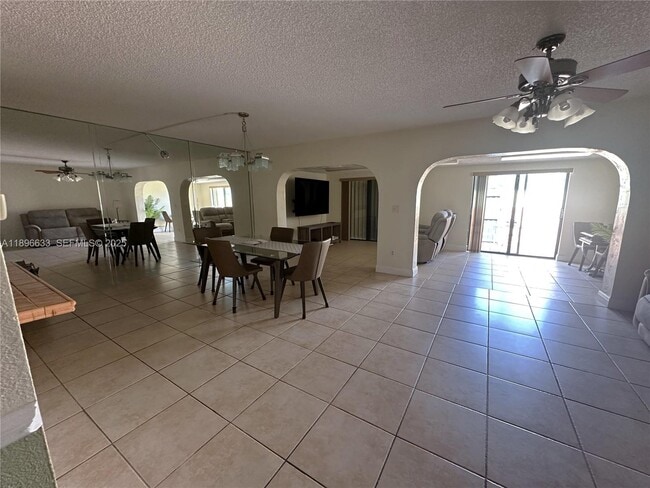 Building Photo - 3730 Alcantara Ave