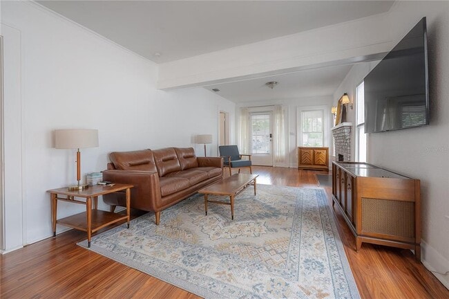 Building Photo - 207 W Hiawatha St