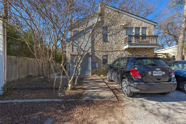 Building Photo - 706 W Lynn St