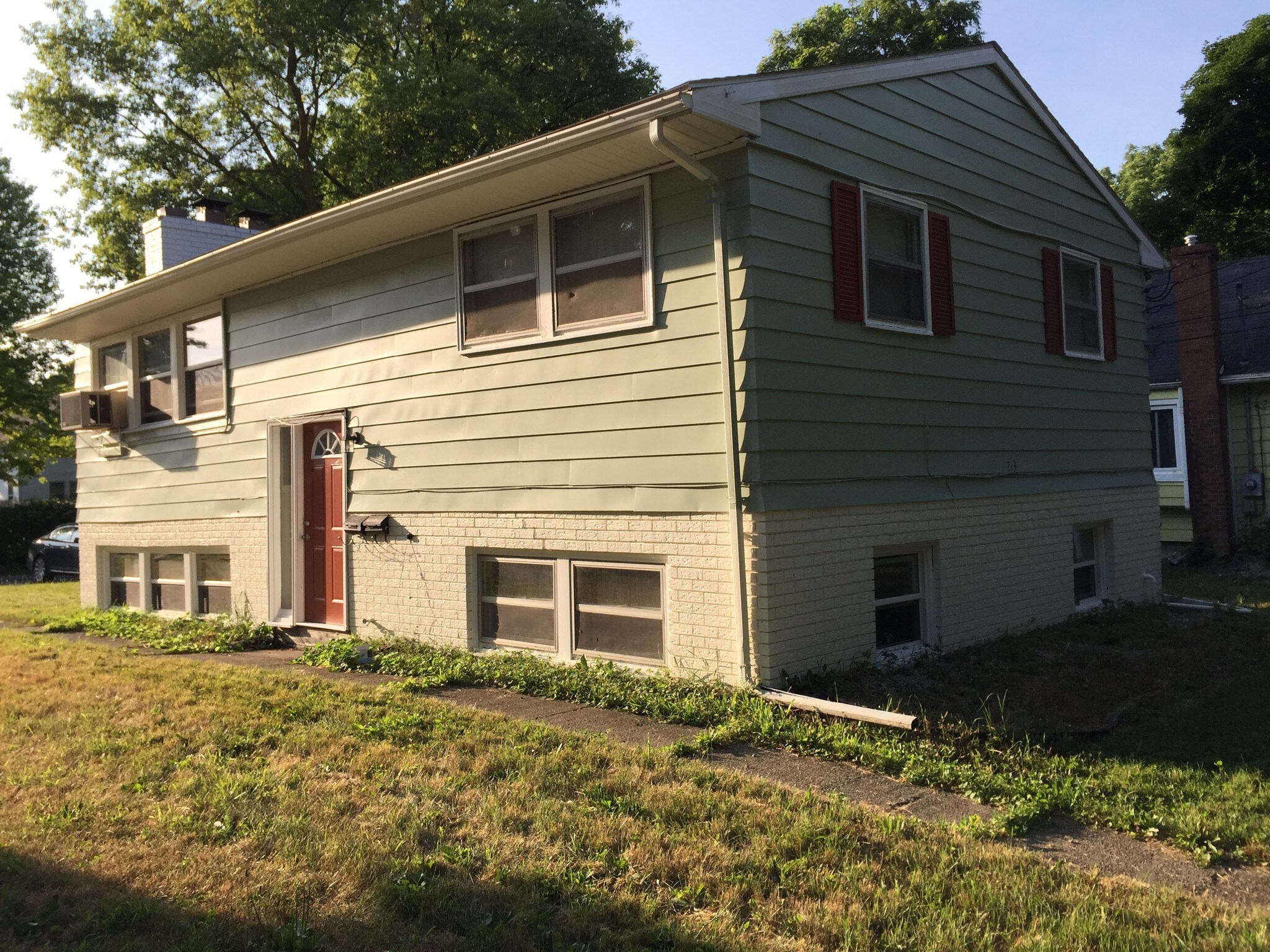 Building Photo - 213 S Fairview Ave
