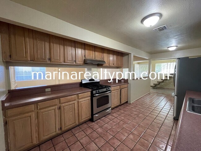 Building Photo - 4 Bedroom 2 Bath Single Family Home