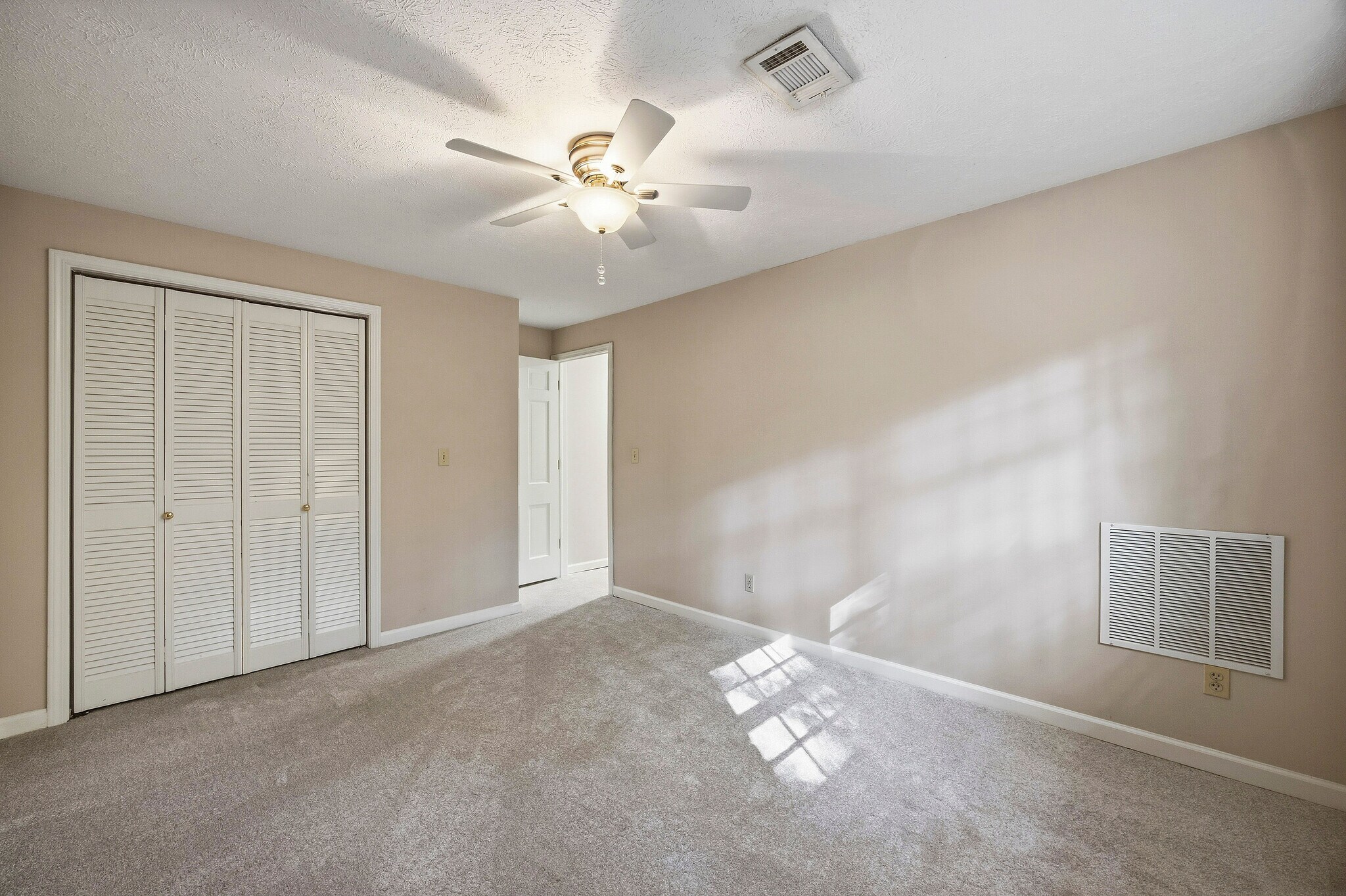 Building Photo - 943 Ferncliff Rd NE