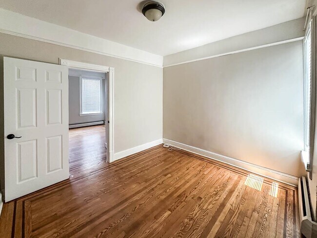 Building Photo - 391 Woodlawn Ave