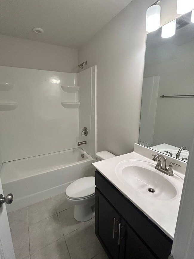 Building Photo - Three Bedroom Three Bath Home