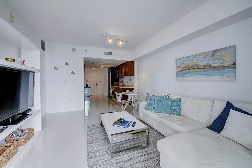 Building Photo - 465 Brickell Ave