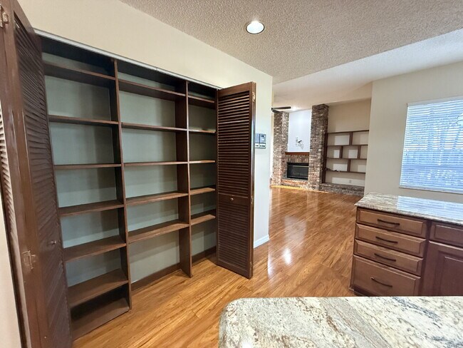 Building Photo - 3107 Westridge Dr