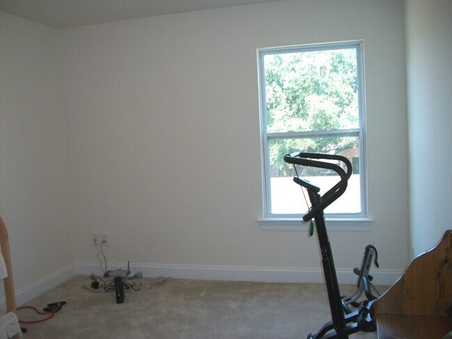 Building Photo - Newer 4 bedroom house off Old Hammond