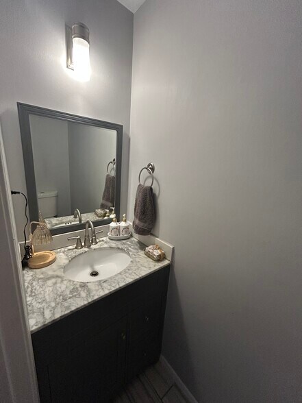 Building Photo - 448 Saint Giles Ct