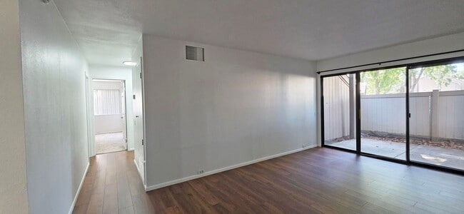 Building Photo - 508 Woodside Oaks